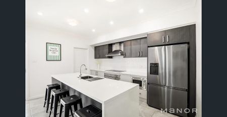 Beautiful Near-New Family Home in a Quiet Oakville Pocket! - Photo 5