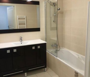 Location Appartement 2 pièces 42m² ST LAURENT DU VAR 06700 - Photo 3