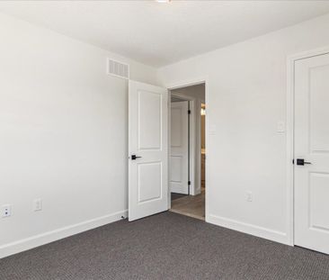 For Lease - 3 Southam Lane, Hamilton, Ontario - Photo 3