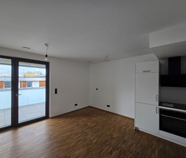Gemütliche Singlewohnung mit Balkon und Einbauküche wartet auf Sie! - Photo 3