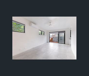 The perfect step up from unit living - Photo 3