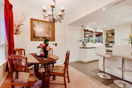 3 Bed, 1 Bath - Photo 5