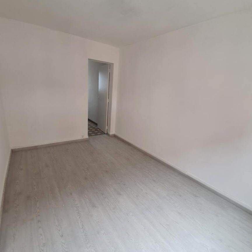 A LOUER T1 A PROXIMITE DE LA FACULTE ST CHARLES ET DU MUSEE DE PICARDIE - Photo 1