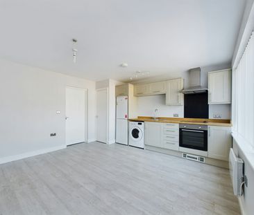 Flat to rent on - Photo 3