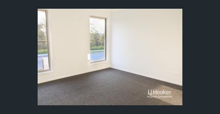 LAKESIDE LIVING - SPACIOUS FAMILY HOME IN A SOUGHT-AFTER ESTATE - Increasing To $700 p/w As Of 24.01.26 - Photo 2