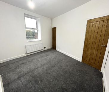 2 bedroom end of terrace house to rent - Photo 2
