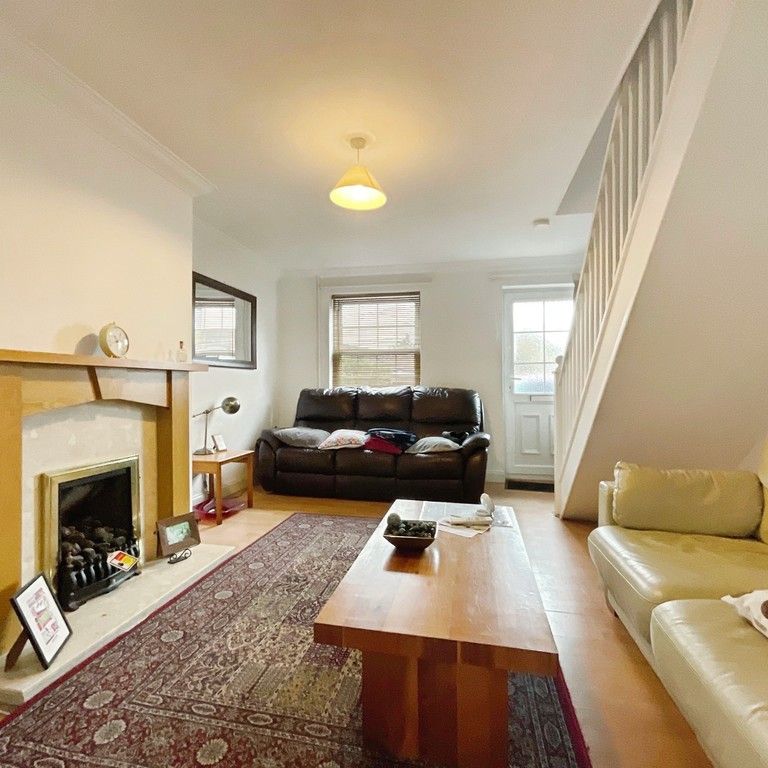 2 bedroom Semi-Detached House to let - Photo 1