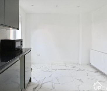 3 bedroom link detached house to rent - Photo 5