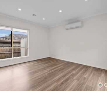 Tidy tucked away private unit - Photo 1