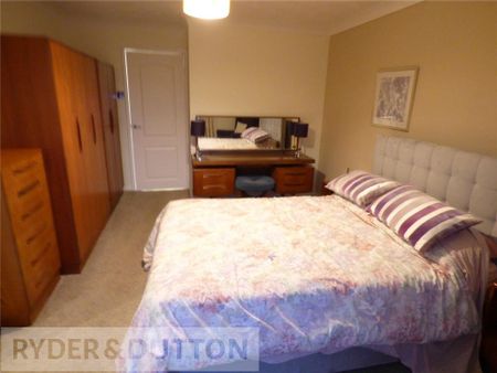 4 bedroom detached house to rent - Photo 5