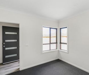 Neat 2 Bedroom unit - Photo 1