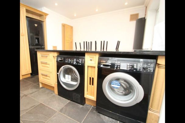 3 Bed Flat, Marriott Road, E15 - Photo 1