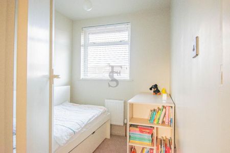 3 bedroom semi-detached house to rent - Photo 4