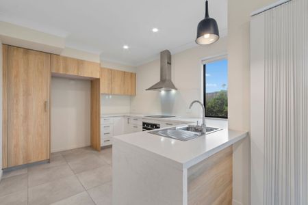 For Lease: Low-Maintenance Townhome in a Convenient Raceview Location! - Photo 4