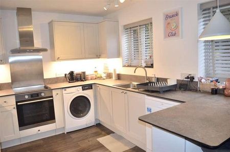 Station Approach, Coulsdon North, Coulsdon, CR5 - Photo 5