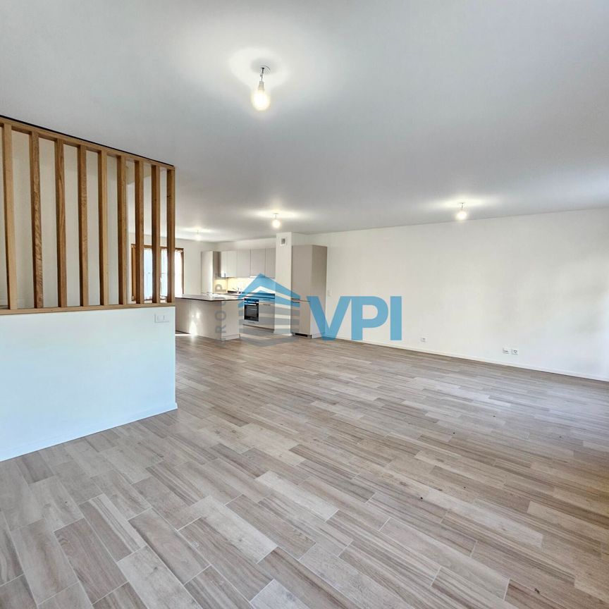 Superb semi-detached 6-room villa with private terrace and garden in B - Photo 1