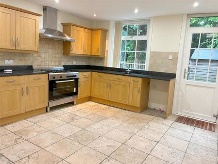 3 bedroom end of terrace house to rent - Photo 5