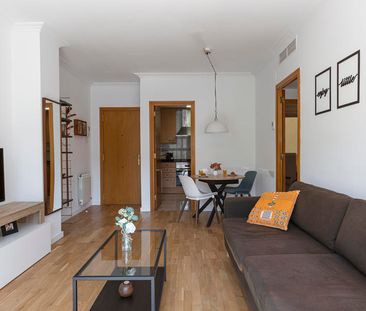 Bright 2-Bedroom Apartment in Eixample with Balcony - Photo 5