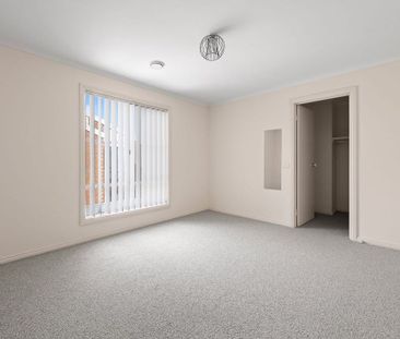 THREE BEDROOM MODERN TOWNHOUSE - Photo 4
