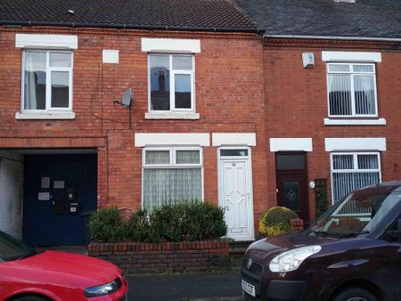 2 bedroom flat to rent - Photo 2