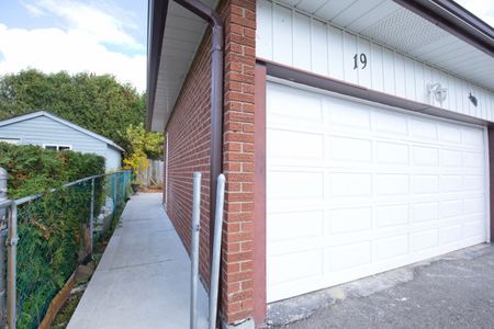 For Lease - 19 Horne Drive Unit# Upper, Brampton, Ontario - Photo 2