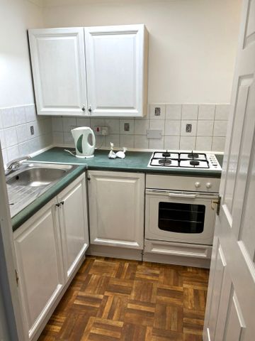 £750 PCM, Furnished Second Floor Studio Flat in Caroline Street, City Centre, Cardiff, CF10 1FF - Photo 2