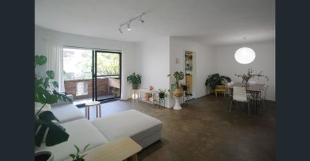 PERFECT SECURITY APARTMENT IN EXCELLENT CONDITION - Photo 3