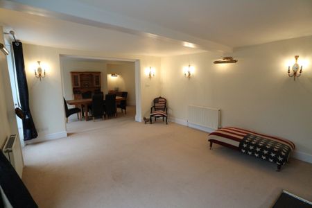 Six Bedroom House for Rent in Wickham Bushops - Photo 4