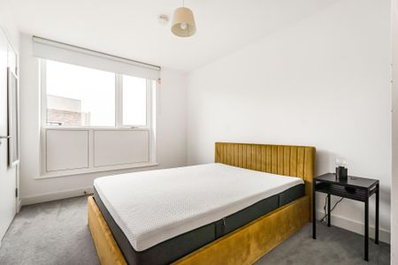 Poplar High Street - Photo 5