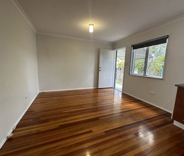 Clean and tidy unit in convenient location! - Photo 1