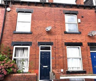 4 bedroom House in Carberry Place, Leeds - Photo 3