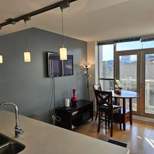 Luxury 1-Bedroom Fully Furnished Condo $2000, in Downtown Victoria! - Photo 2