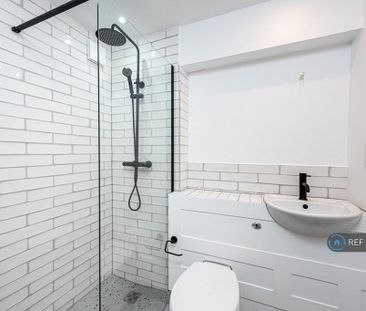 3 bedroom flat to rent - Photo 3