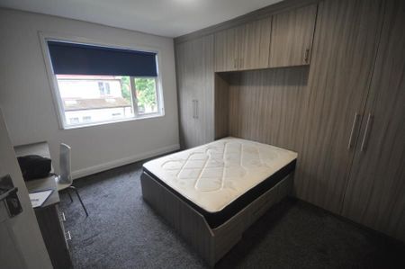 Buckingham Avenue, Hyde Park - Photo 3