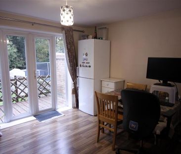 1 bedroom in a house share to rent - Photo 2
