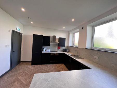 4 bedroom Student Flat to rent in Medburn House, Barker Street, Shieldfield, Newcastle Upon Tyne - Photo 2