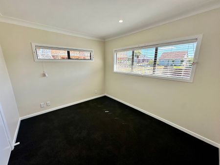 Renovated Three Bedroom - Photo 2