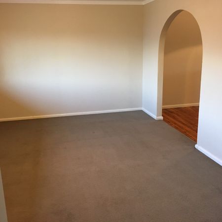 29 Oak St, Tamworth - Photo 3