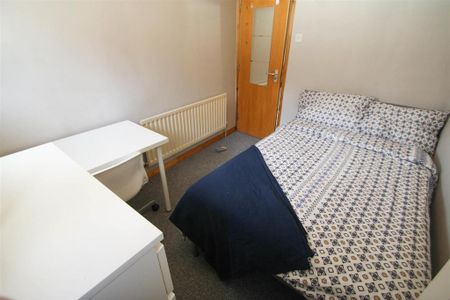 5 bedroom flat to rent - Photo 3