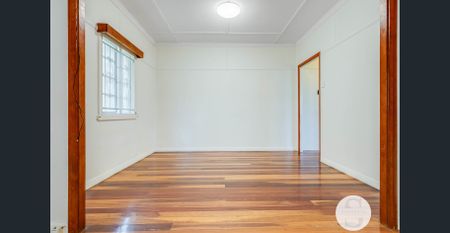 SOLID POST WAR FAMILY HOME - Photo 3