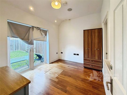 Nightingale Shott, Egham, Surrey, TW20 9SX - Photo 1