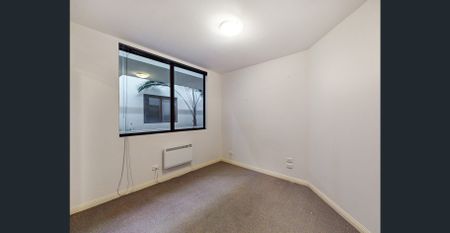 Sophisticated and stylish with substantial living - Photo 3