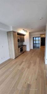 Luxurious feel roncy area + den parking included! - Photo 4