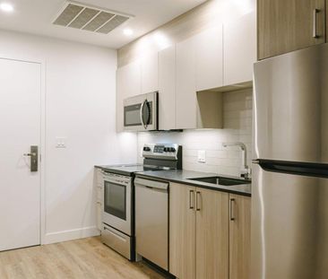 1 Bedroom - 5110 Rue Buchan, Montréal - Photo 1