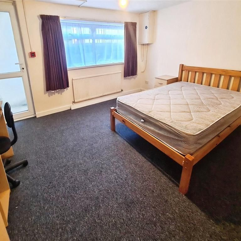 4 bedroom terraced house to rent - Photo 1