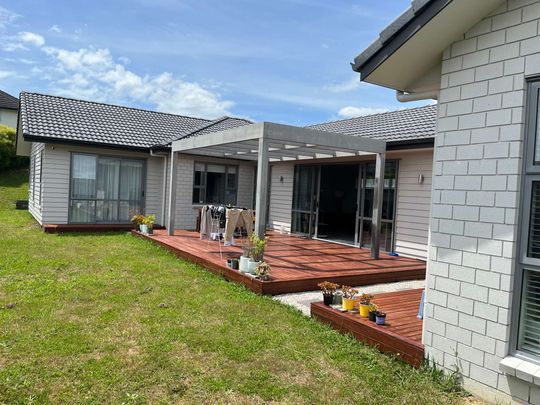 Beachlands, 4 Bedrooms - Photo 1