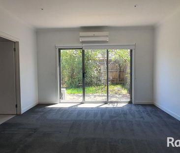 Luxury Townhouse Living - Photo 4