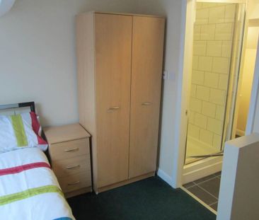 1 bedroom in a house share to rent - Photo 3