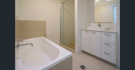 Spacious 3 bedrooms Townhouse in Calamvale - Photo 5