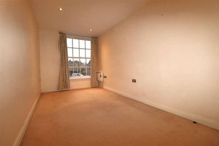 The George, Macclesfield, SK10 - Photo 2